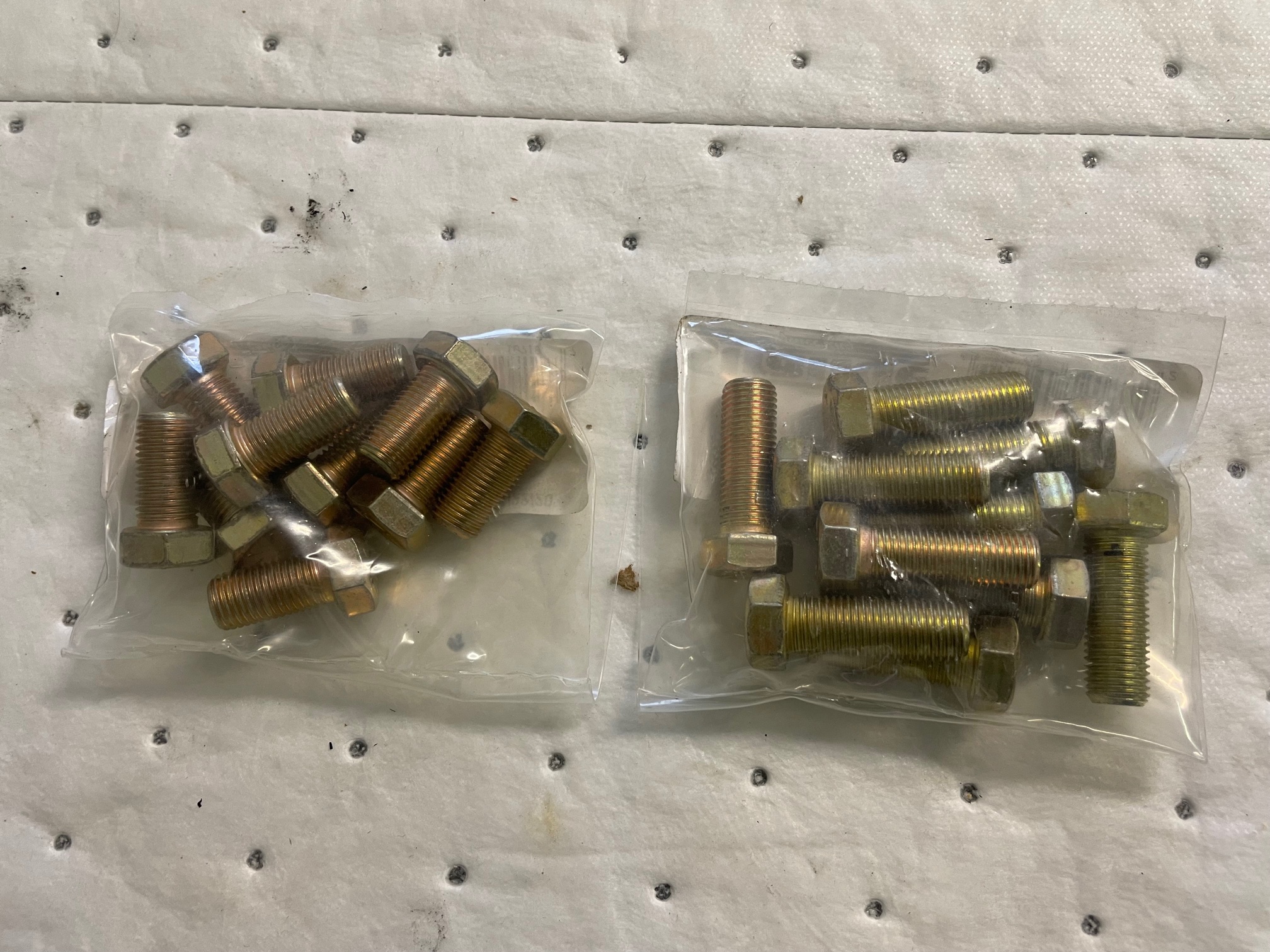Strange kronhjulsbult Ford 8 & 9" - 2
