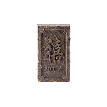 Det här är ett pu'er te som endast finns i begränsad upplaga. Pu'erh teet är från 2006  och är pressat till brickformat.