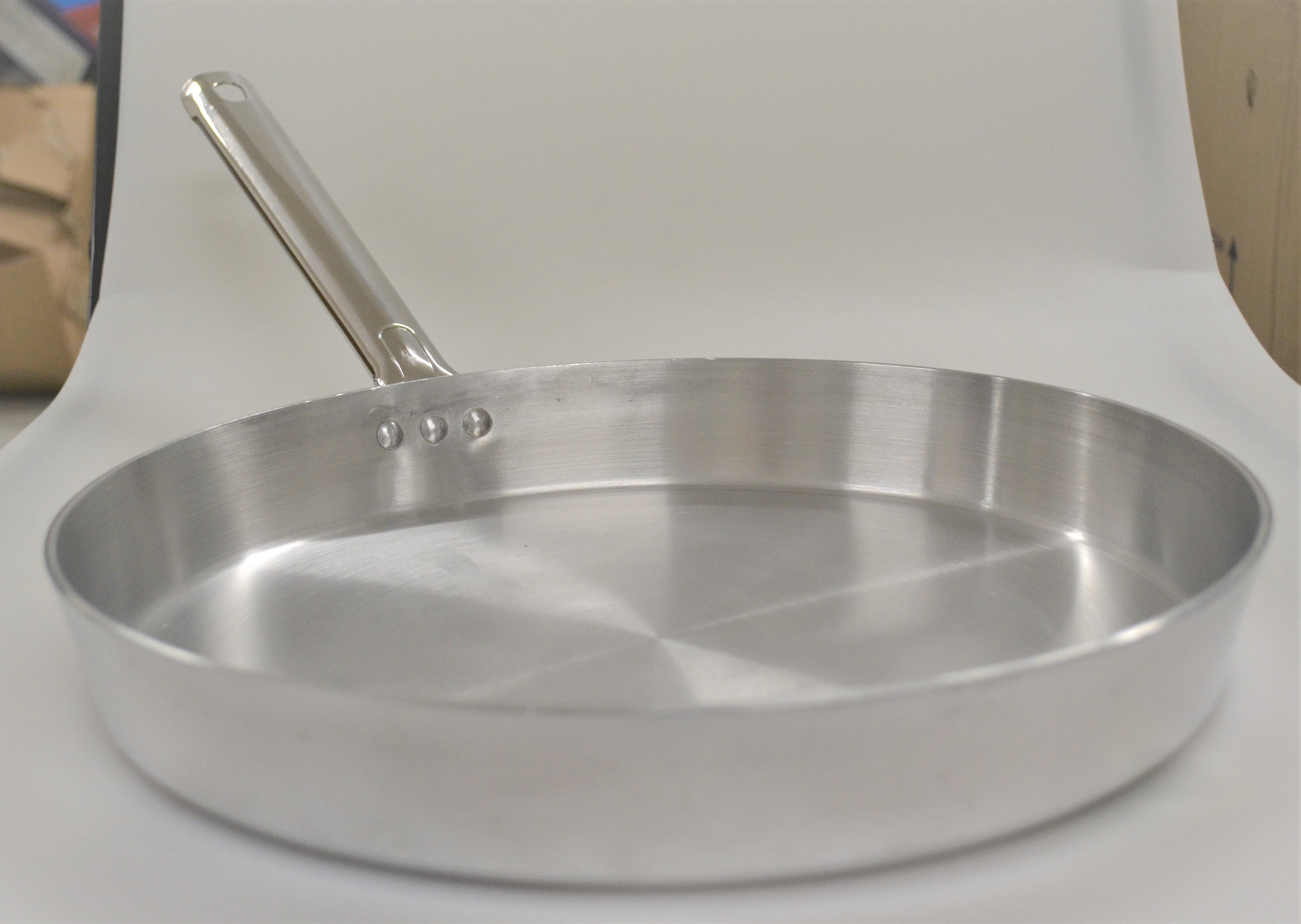 Peacock Cookwear FRYPAN  12 inchs  weight 1,2kg