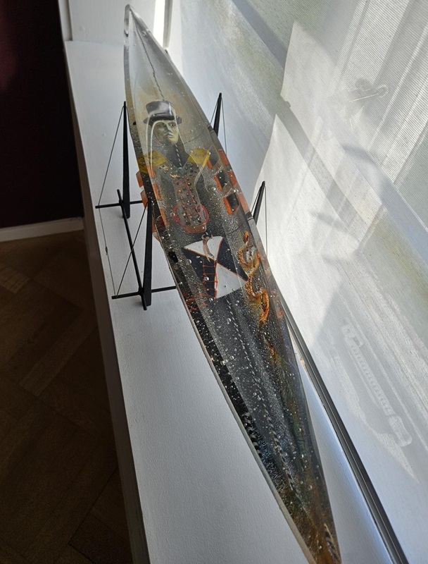 Båt Mellan Grå Huvud Hatt