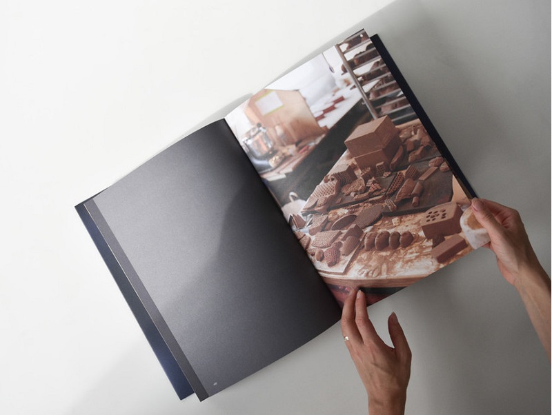 Kosta Boda - Book of Glass - Bertil Vallien - Crystal of Sweden