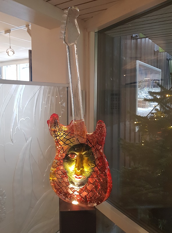 Gitarr med Huvud Röd - Unikat