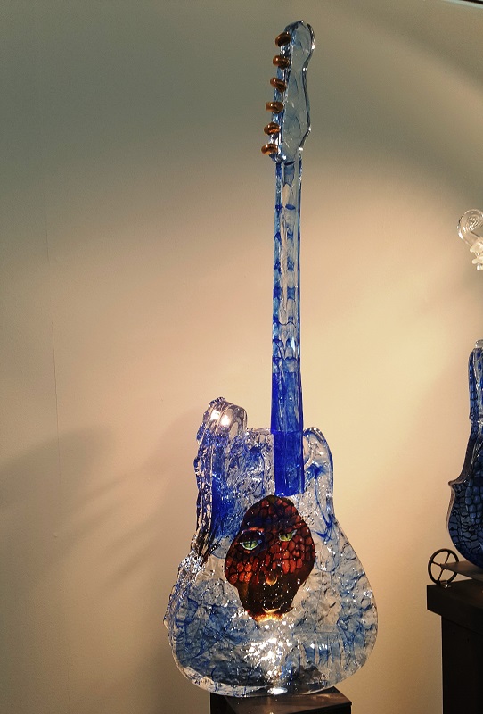 Guitar with Head Blue - Kosta Boda Unique - 2