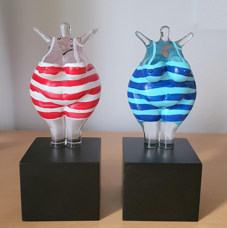 Bath Woman Red White Wood Base  - 4