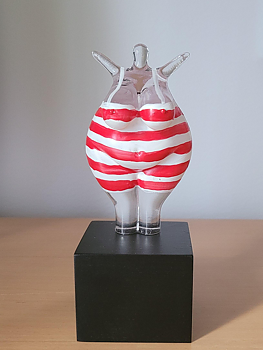 Bath Woman Red White Wood Base 