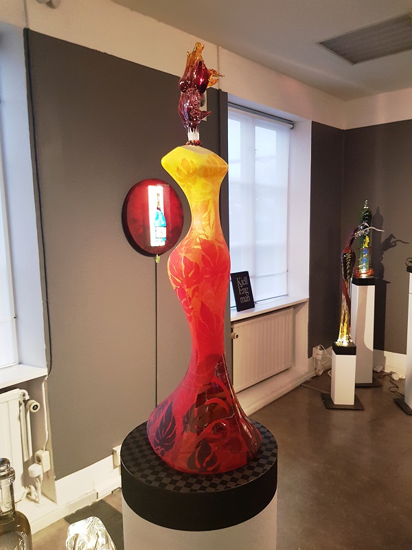 Lady Red Yellow- Kosta Boda - 2