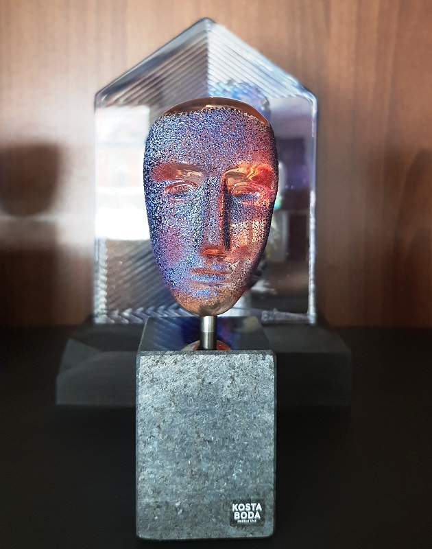 Kosta Boda - Brains on Base Tor Red - Crystal of Sweden