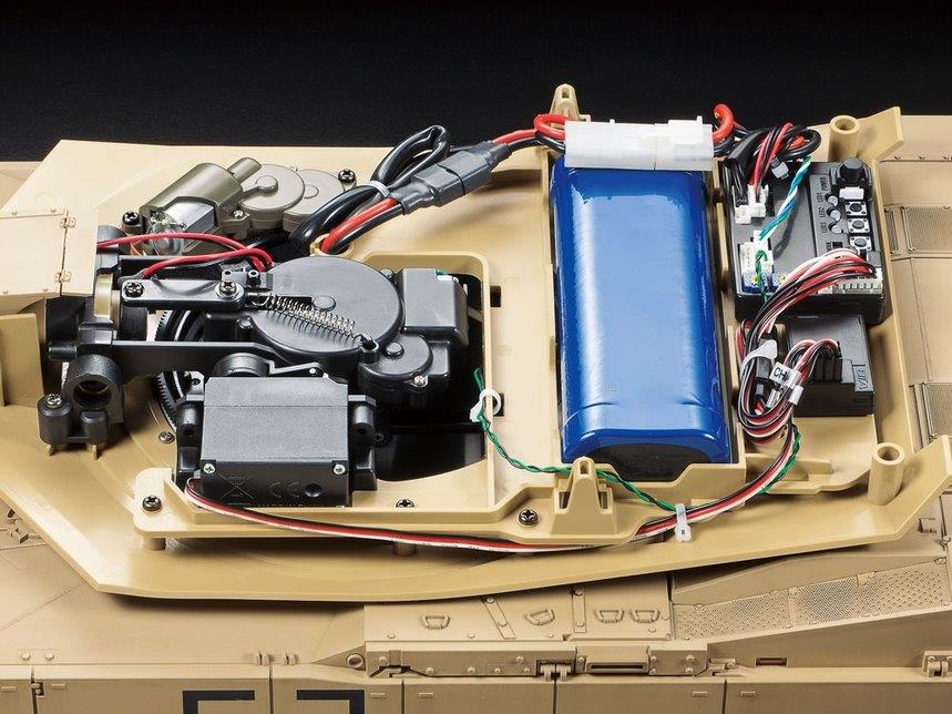 TAMIYA U.S. M1A2 ABRAMS W/OPTION KIT RC 1/16 - 10