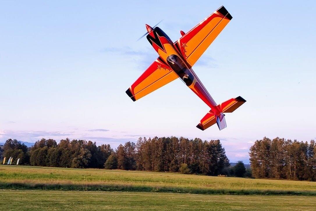 Extreme Flight Extra 300 V2 - Red/Blue/Yellow 2.64m 104inch - 2