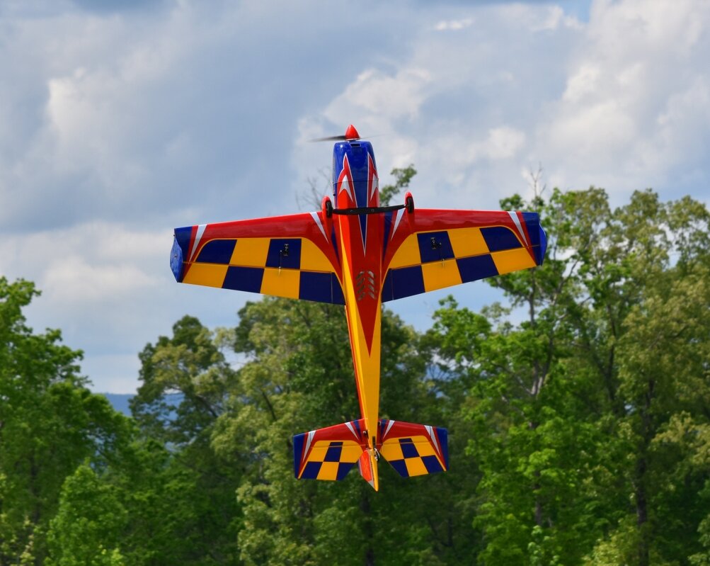 Extreme Flight Extra 300 EXP V2 - Red/Blue/Yellow 1.21m - 5