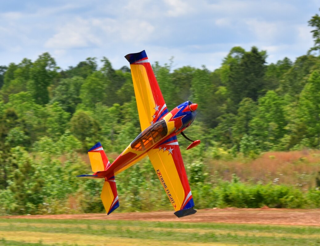 Extreme Flight Extra 300 EXP V2 - Red/Blue/Yellow 1.21m - 2