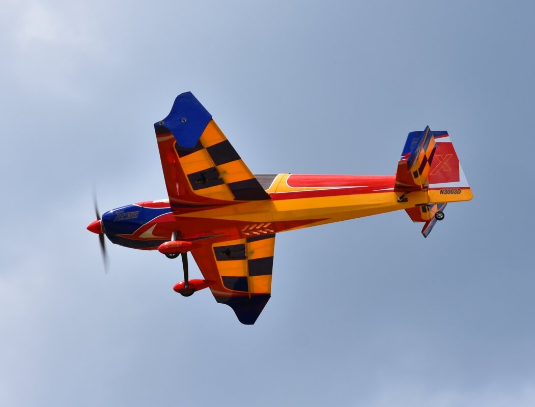 Extreme Flight Extra 300 EXP V2 - Red/Blue/Yellow 1.21m - 3