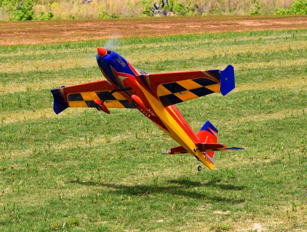 Extreme Flight Extra 300 EXP V2 - Red/Blue/Yellow 1.21m - 4