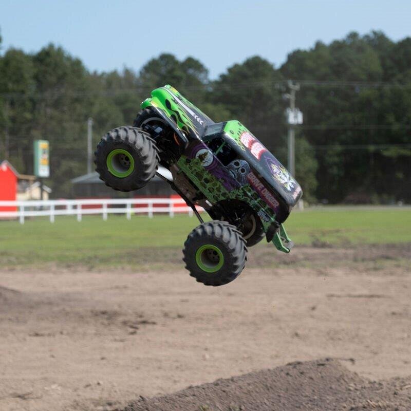 LOSI LMT:4wd Solid Axle Monster Truck. Grave Digger:RTR - 9