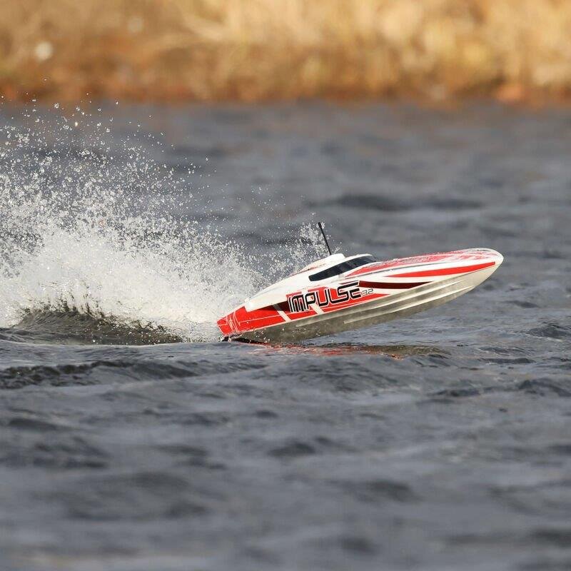 PROBOAT Impulse 32-inch BL. Wht/Red: RTR - 23