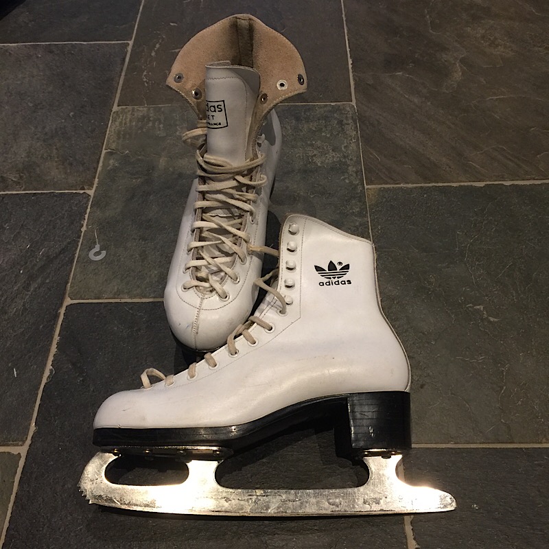 22,5 cm (37) Vita -  konståkningsskridskor S-HAND
