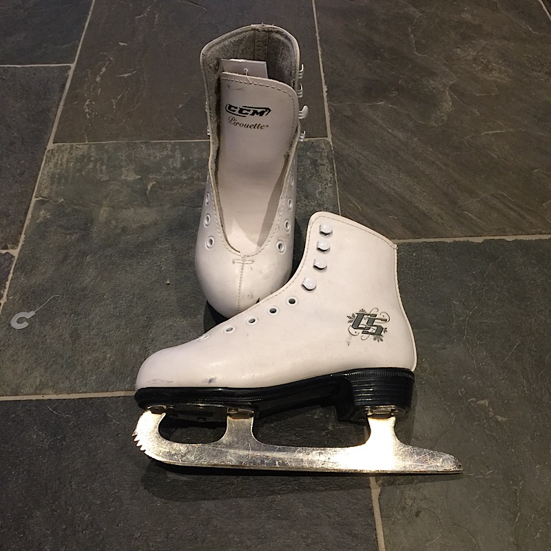 19 cm ( 31)  konståkningsskridskor Secondhand