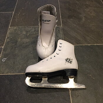 19 cm ( 31)  konståkningsskridskor Secondhand