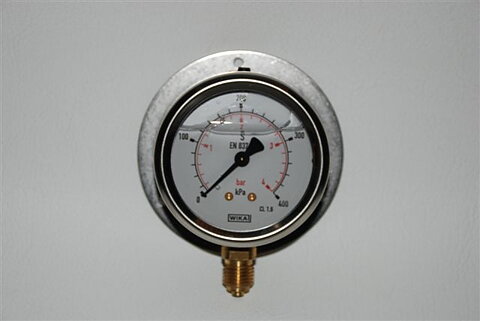 Oil pressure gauge shot assembly
