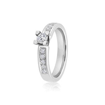 Bohlins Egentillverkning Solitaire Square with side stones