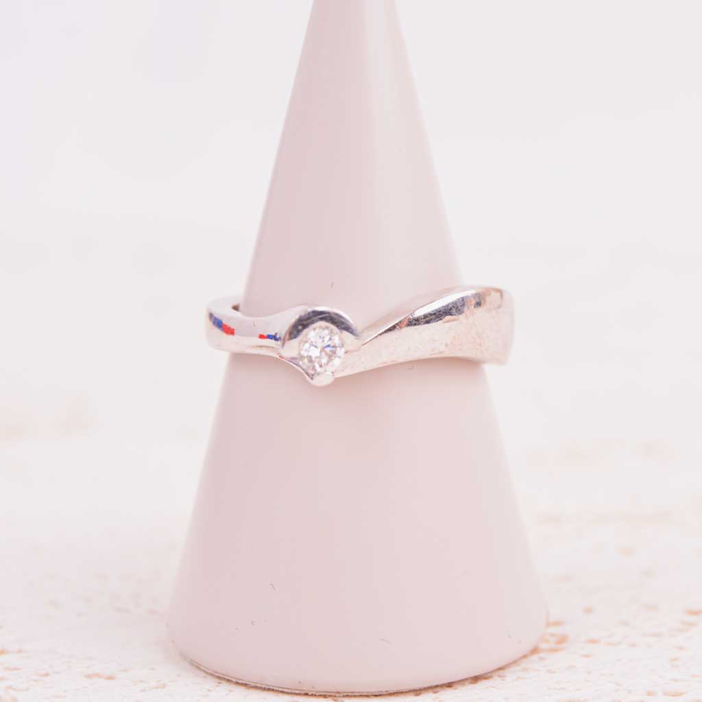 Hvidguldsring Solitaire 18k med 0,14ct diamant, Vintage - 4