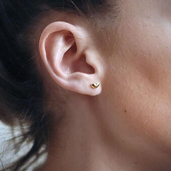 Loving Heart Earrings Medium Stud Gold