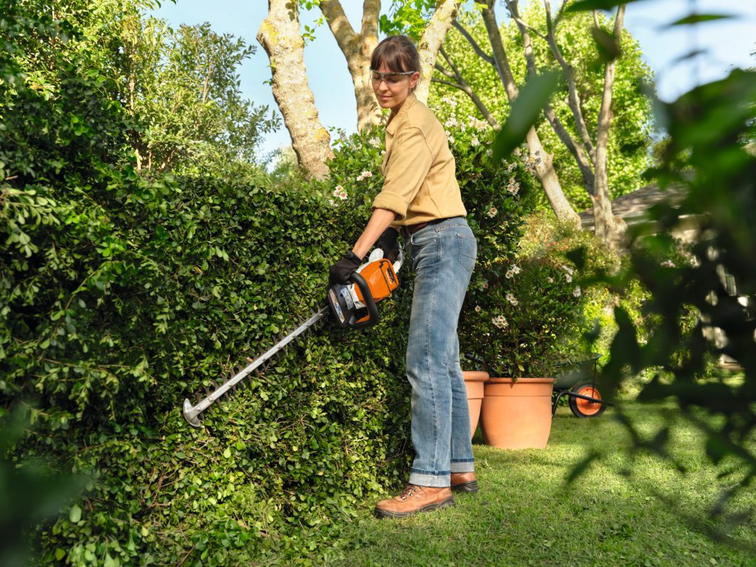 Stihl Batterihäcksax HSA 60 med batteri och laddare Artikelnummer - 5