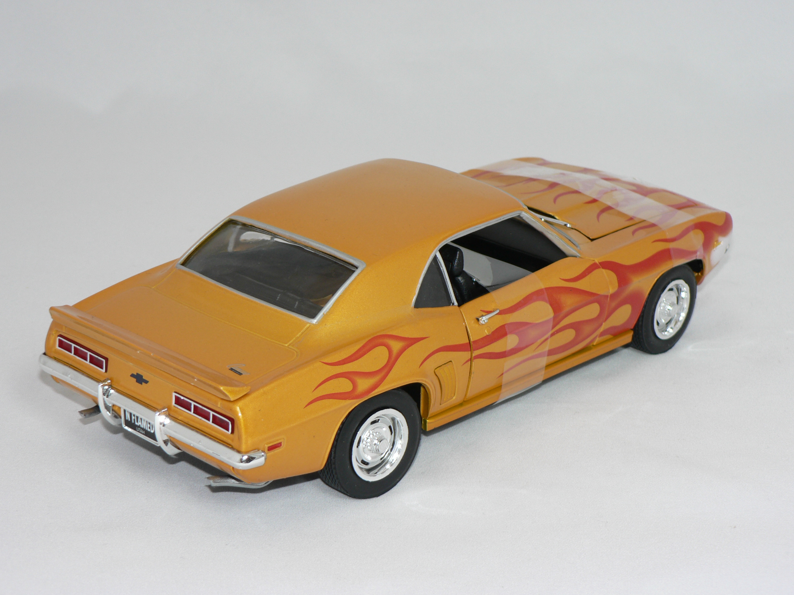 Chevrolet Camaro -1969 (LIMITED EDITION 5000PCS) KING OF THE STREET  1:18  Ertl/Auto World - 2