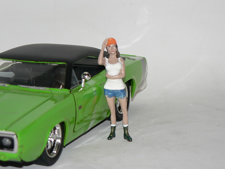 Figur (Hot Rodder "Nancy") Bil ingår ej  1:24