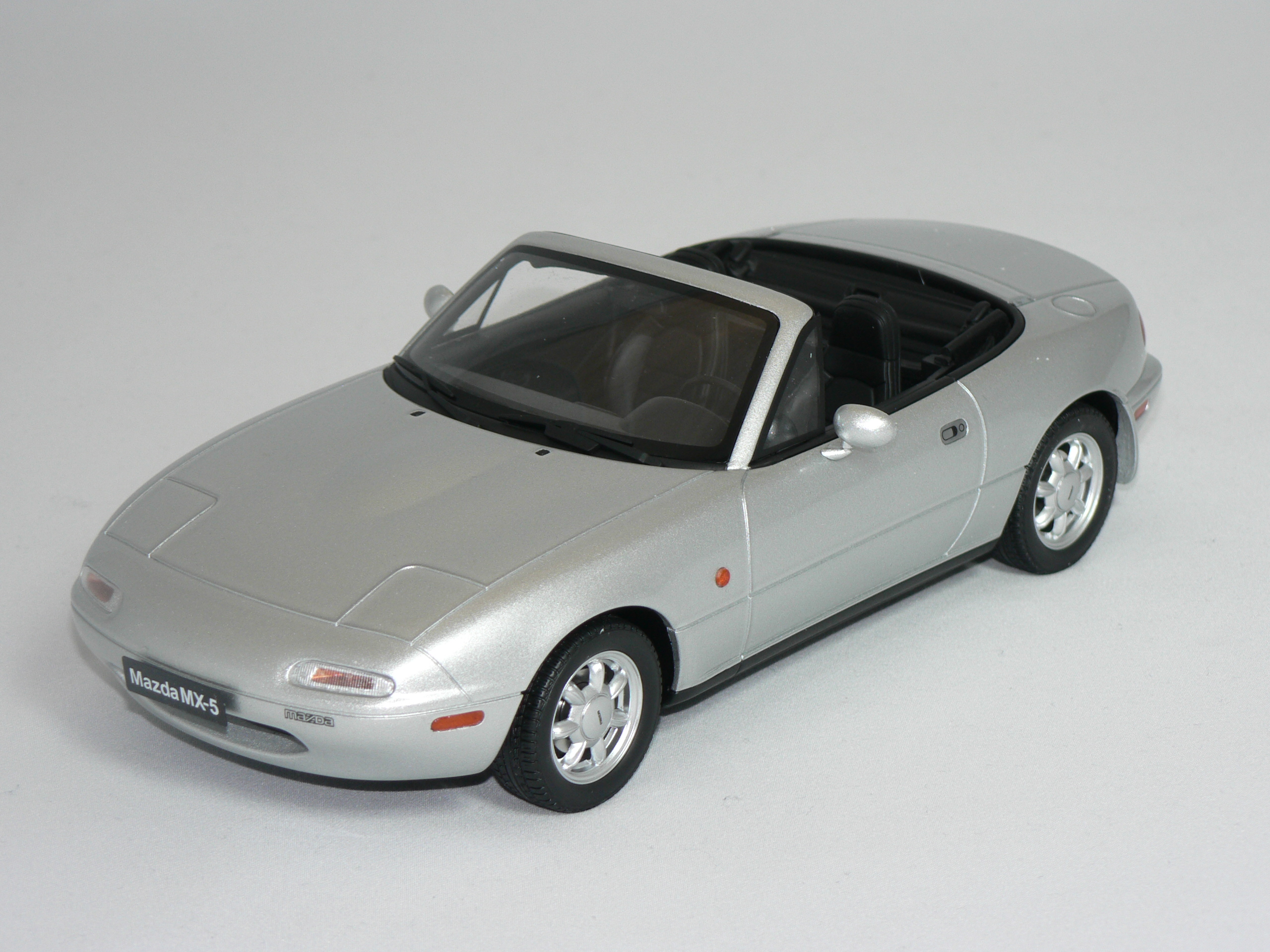 Mazda MX-5 -1990 (INGET ÖPPNINGSBART)  1:18  Otto Mobile