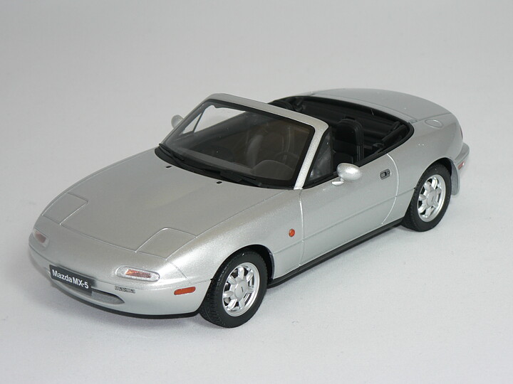 Mazda MX-5 -1990 (INGET ÖPPNINGSBART)  1:18  Otto Mobile