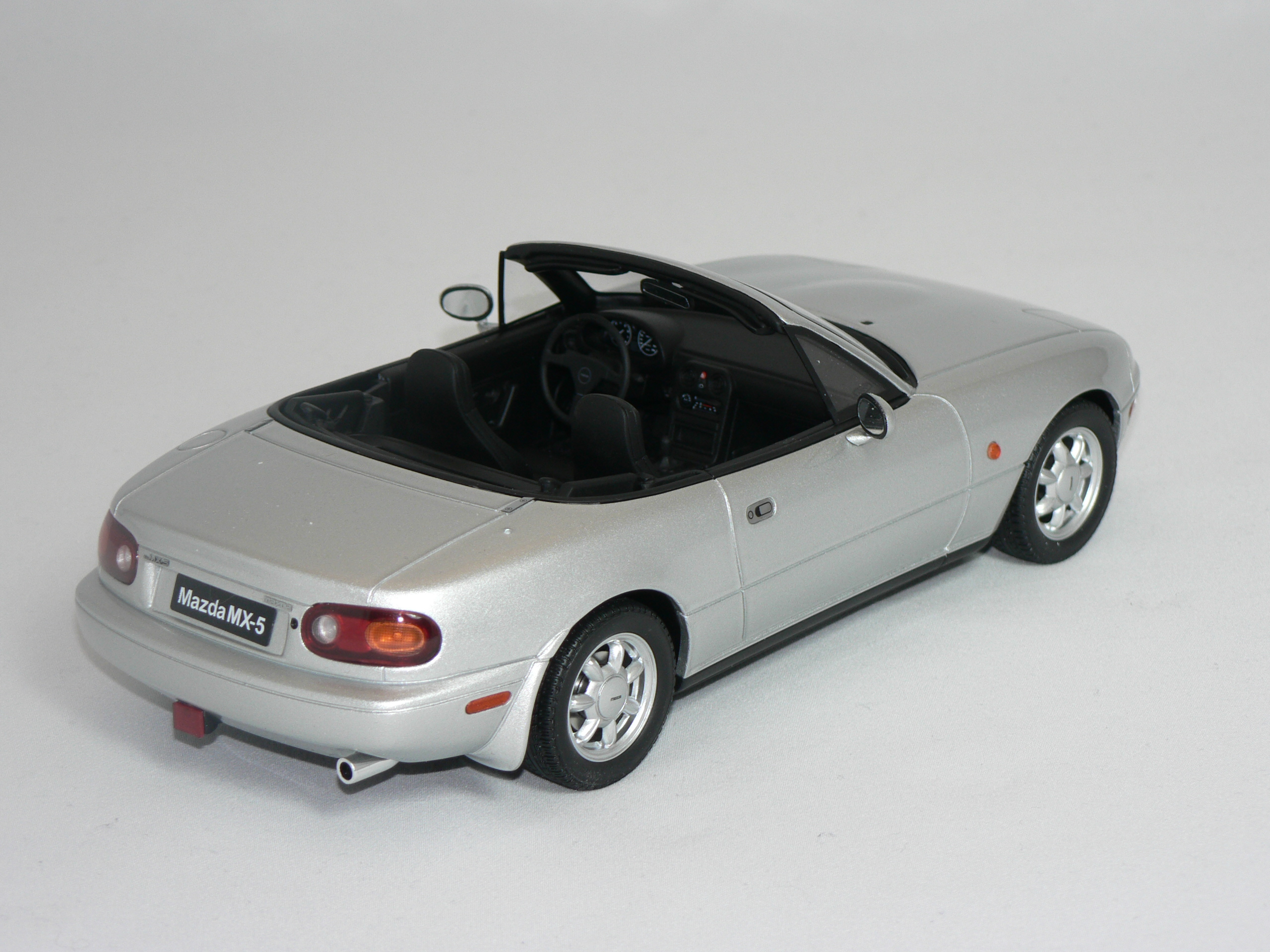 Mazda MX-5 -1990 (INGET ÖPPNINGSBART)  1:18  Otto Mobile - 2