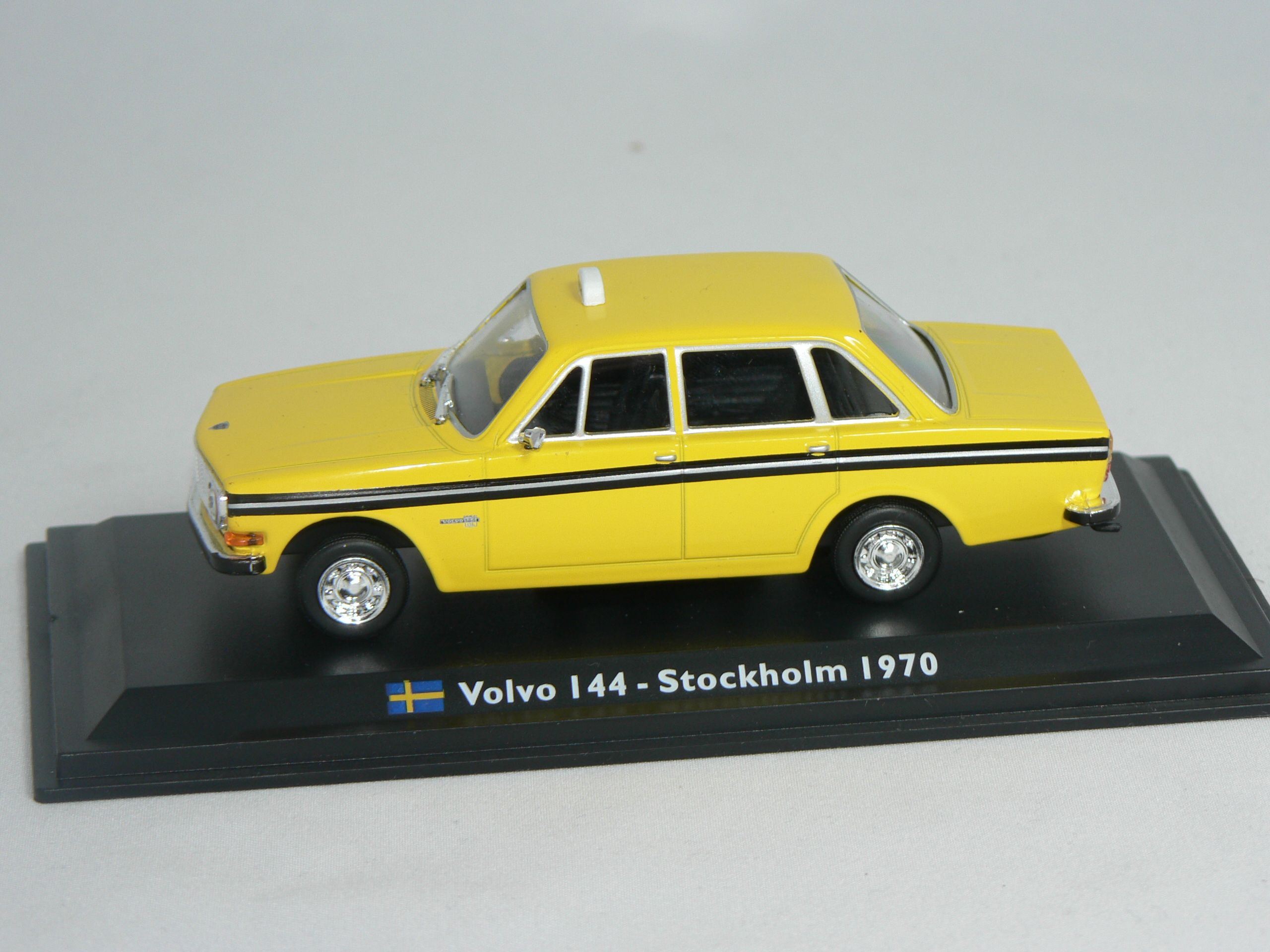 Volvo 144  1970  Gul  1:43 ( Taxi Stockholm )  Atlas - 3
