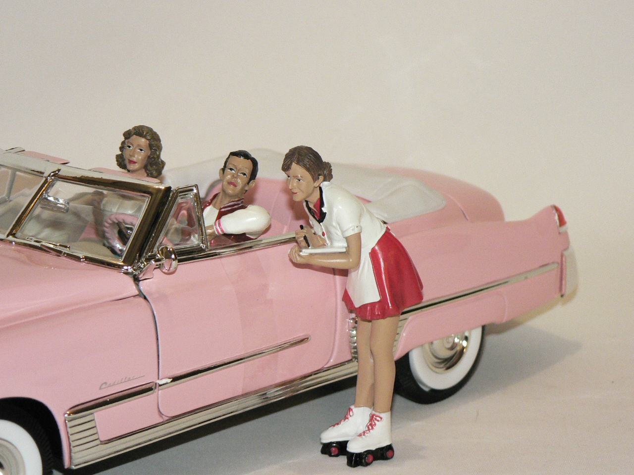 Figur 1:24  (Drive Thru Waitress Grace) Bil ingår ej  American Diorama - 2