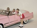 Figur 1:24  (Drive Thru Waitress Grace) Bil ingår ej  American Diorama