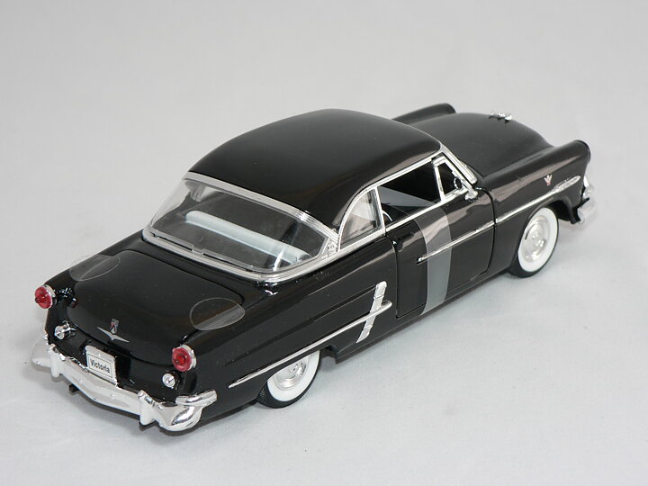 Ford Crestline Victoria -1953  1:24 Welly