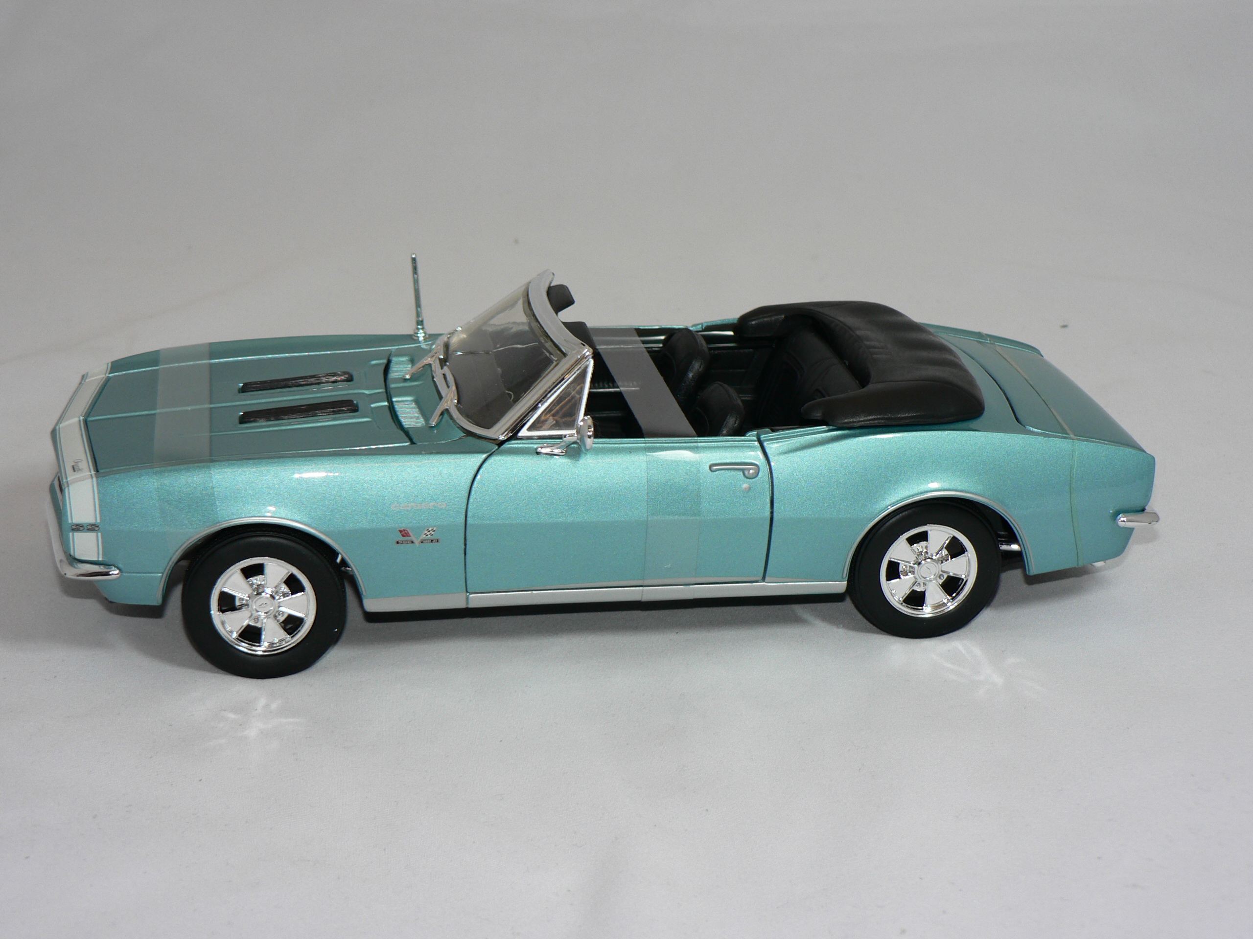 Chevrolet Camaro  RS /SS  1967  1:18  Maisto - 3