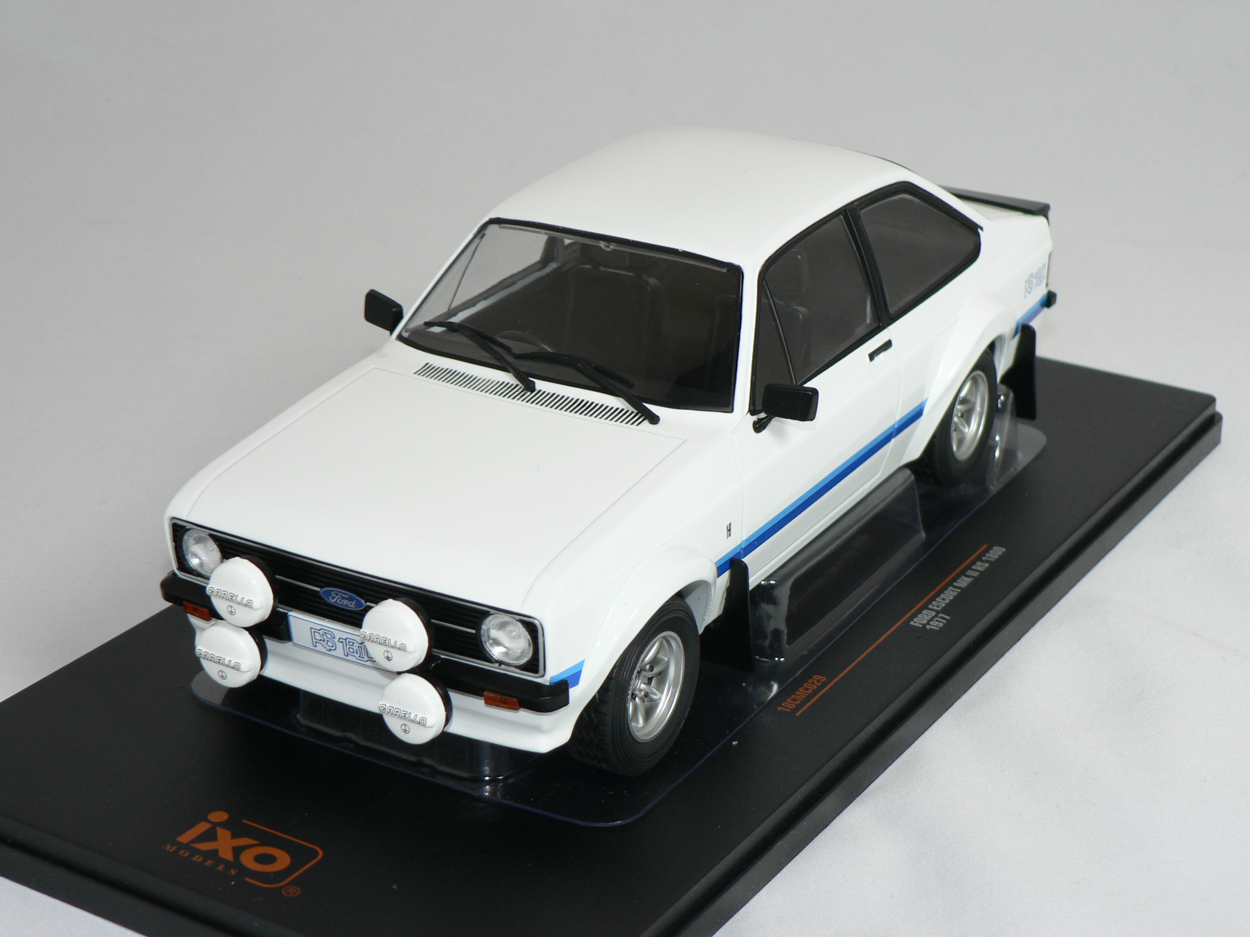 FORD ESCORT MK II RS 1800 1977 (INGET ÖPPNINGSBART)  1:18  Ixo