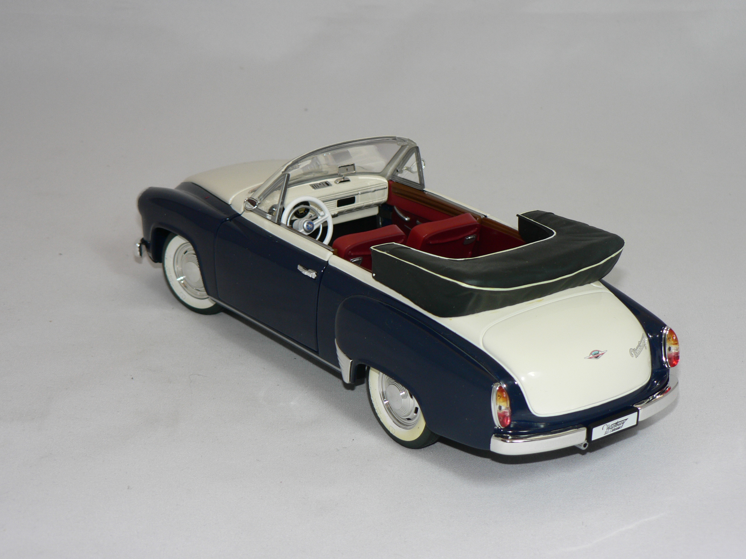 Wartburg 311 Cabriolet 1:18 Revell - 3