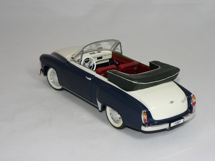 Wartburg 311 Cabriolet 1:18 Revell