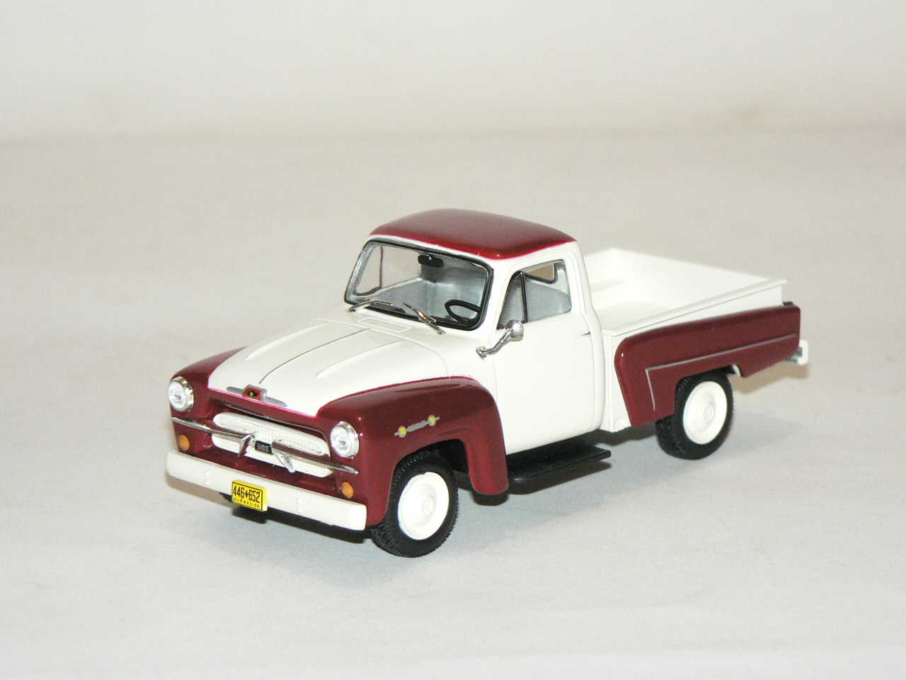 Chevrolet 3100 Pick Up  1:43  Whitebox