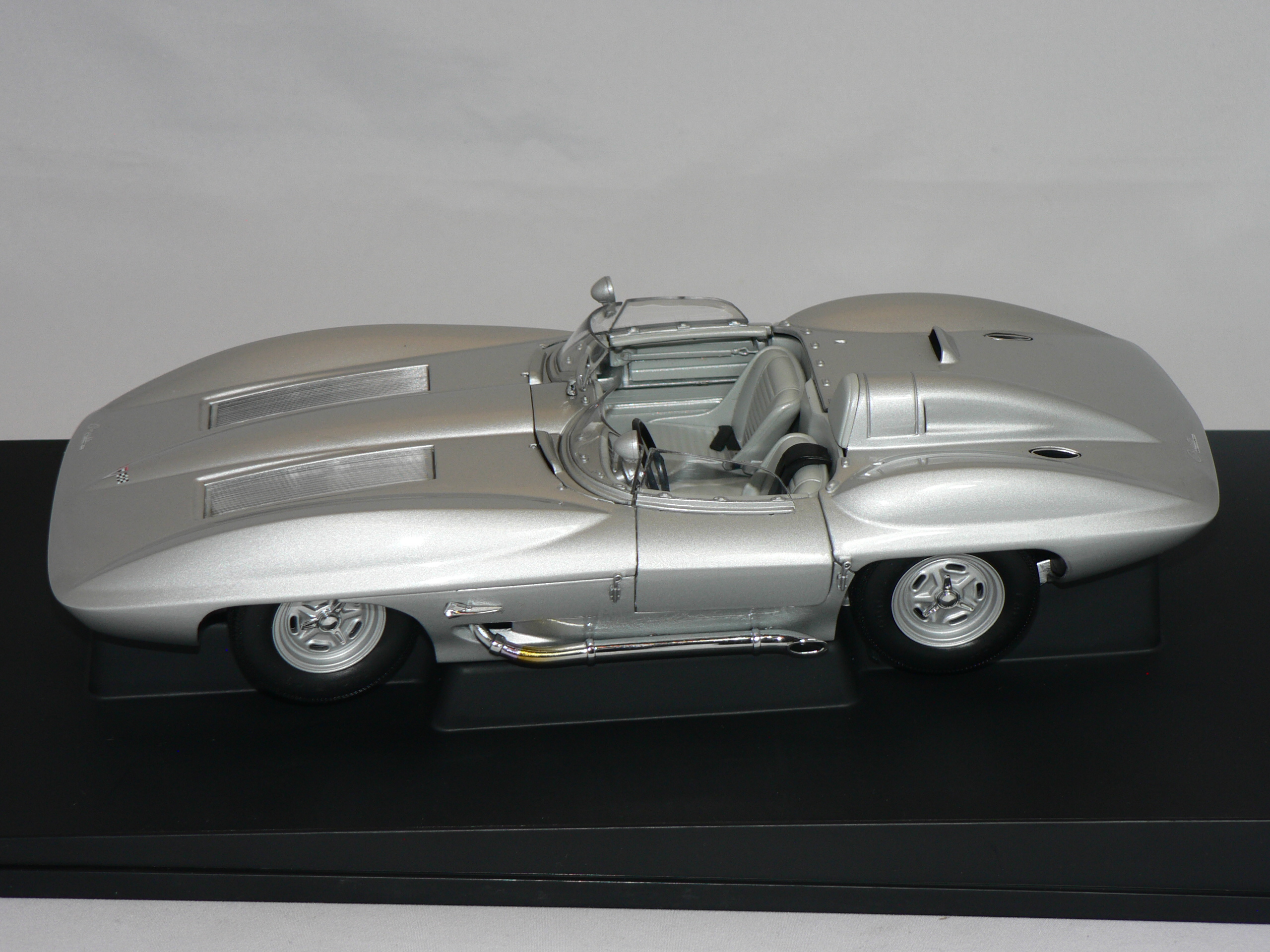 Chevrolet Corvette Stingray -1959   1:18  Auto Art - 2