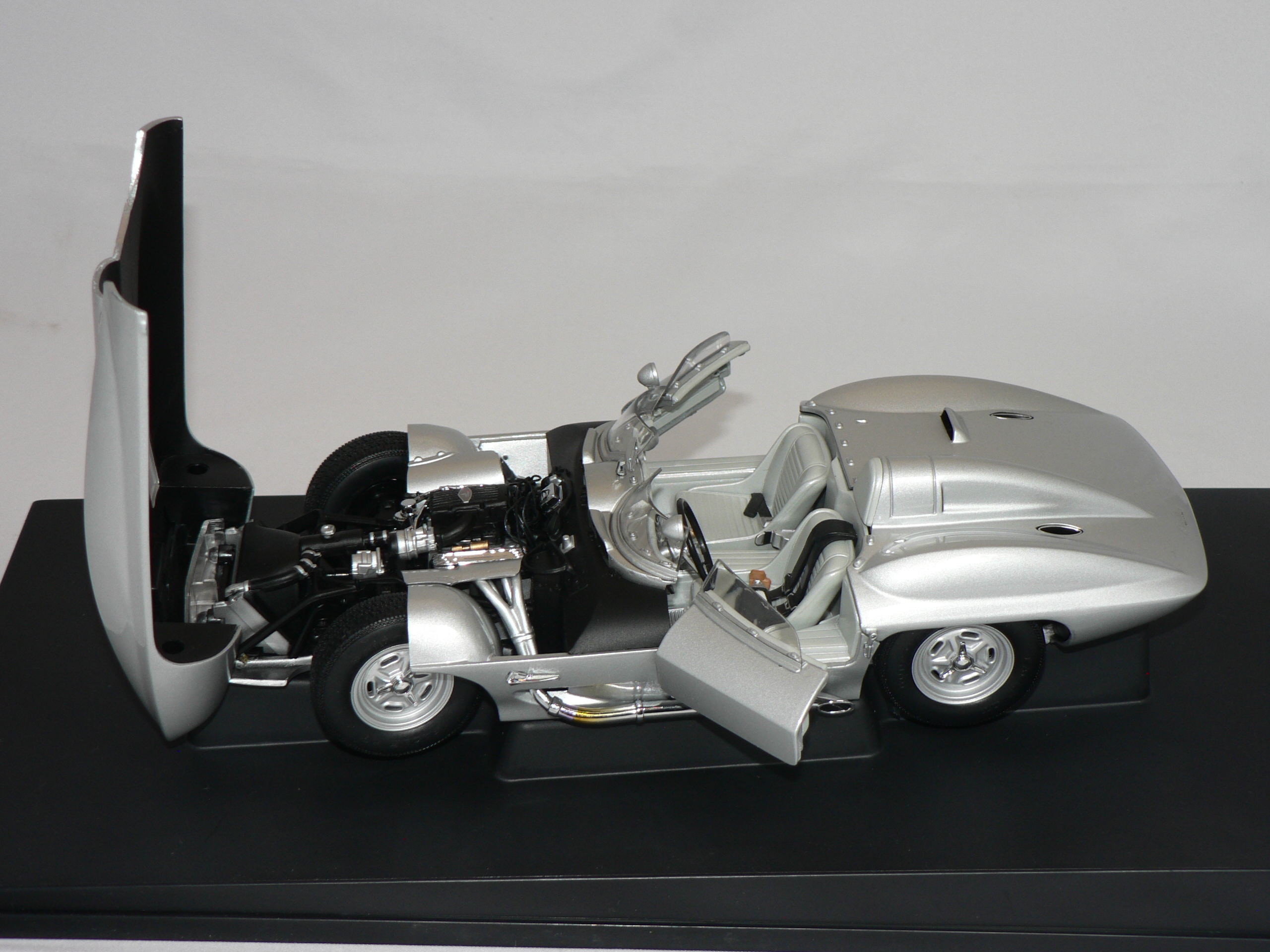 Chevrolet Corvette Stingray -1959   1:18  Auto Art - 4