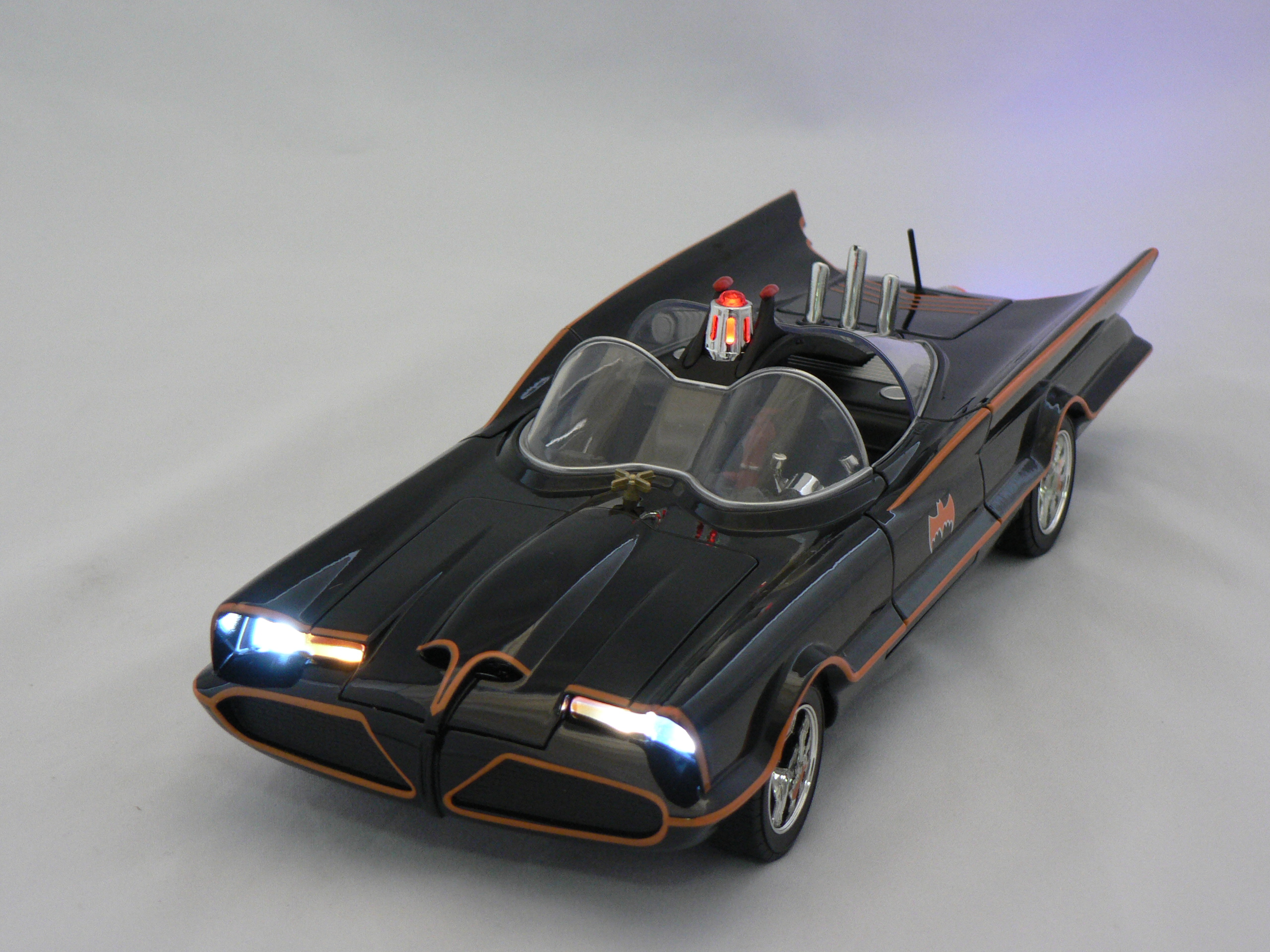 Batmobile Classic TV Serie -1966 (MED BATMAN+ROBIN & FUNGERANDE LAMPOR) - 4