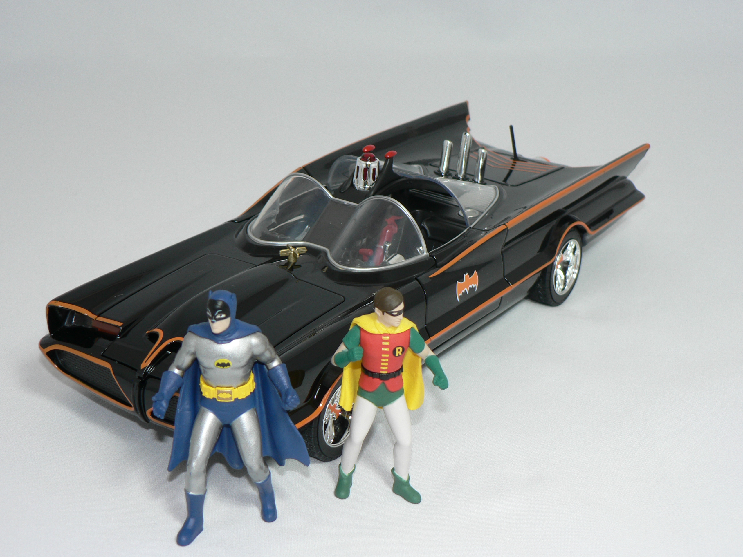 Batmobile Classic TV Serie -1966 (MED BATMAN+ROBIN & FUNGERANDE LAMPOR)