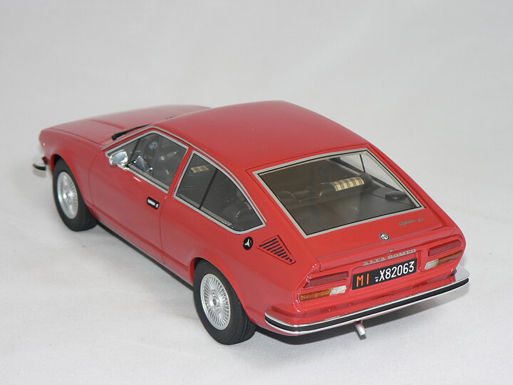 Alfa Romeo  Alfetta GT1.8   1974  1:18 Cult Models