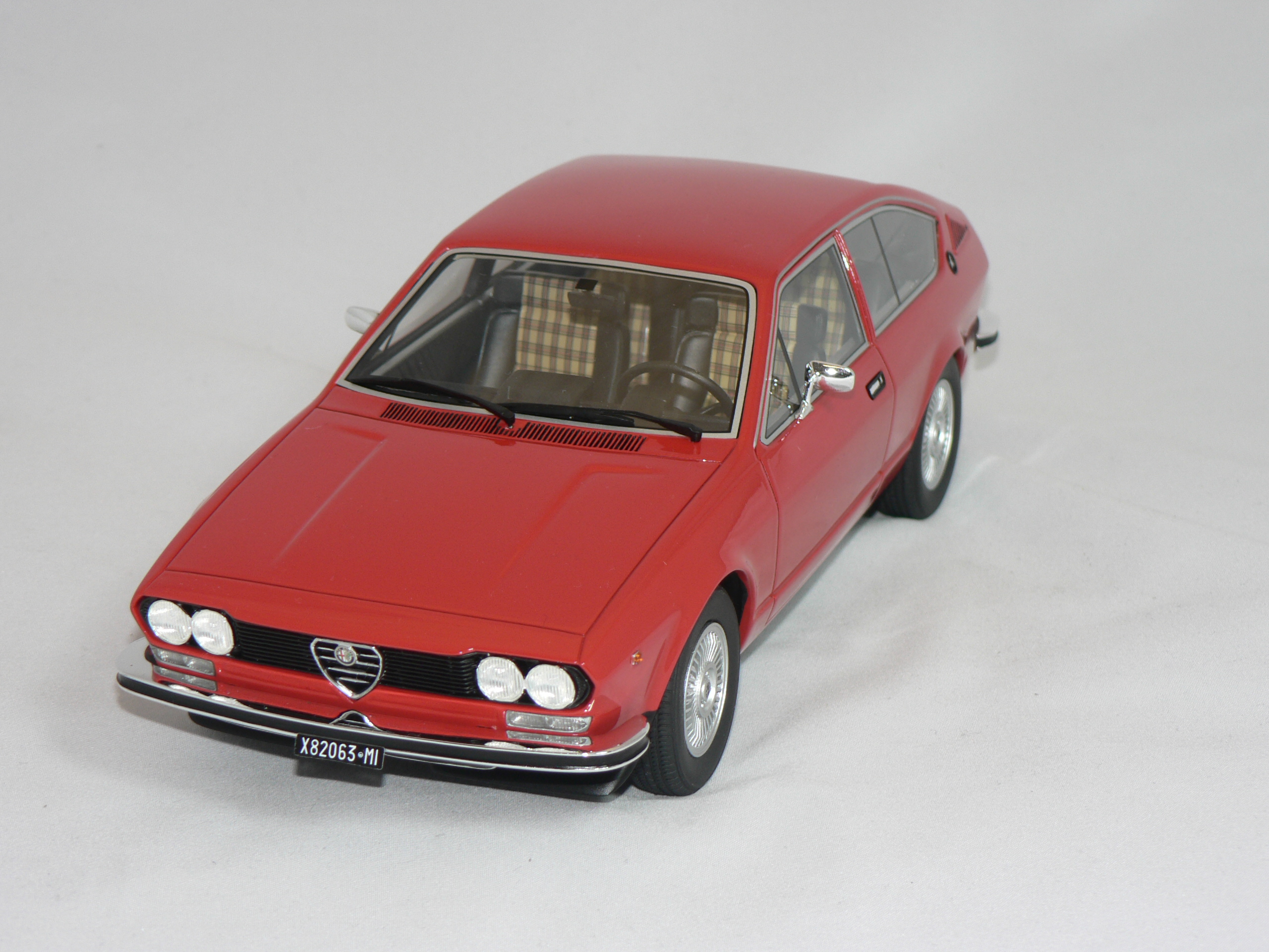 Alfa Romeo  Alfetta GT1.8   1974  1:18 Cult Models