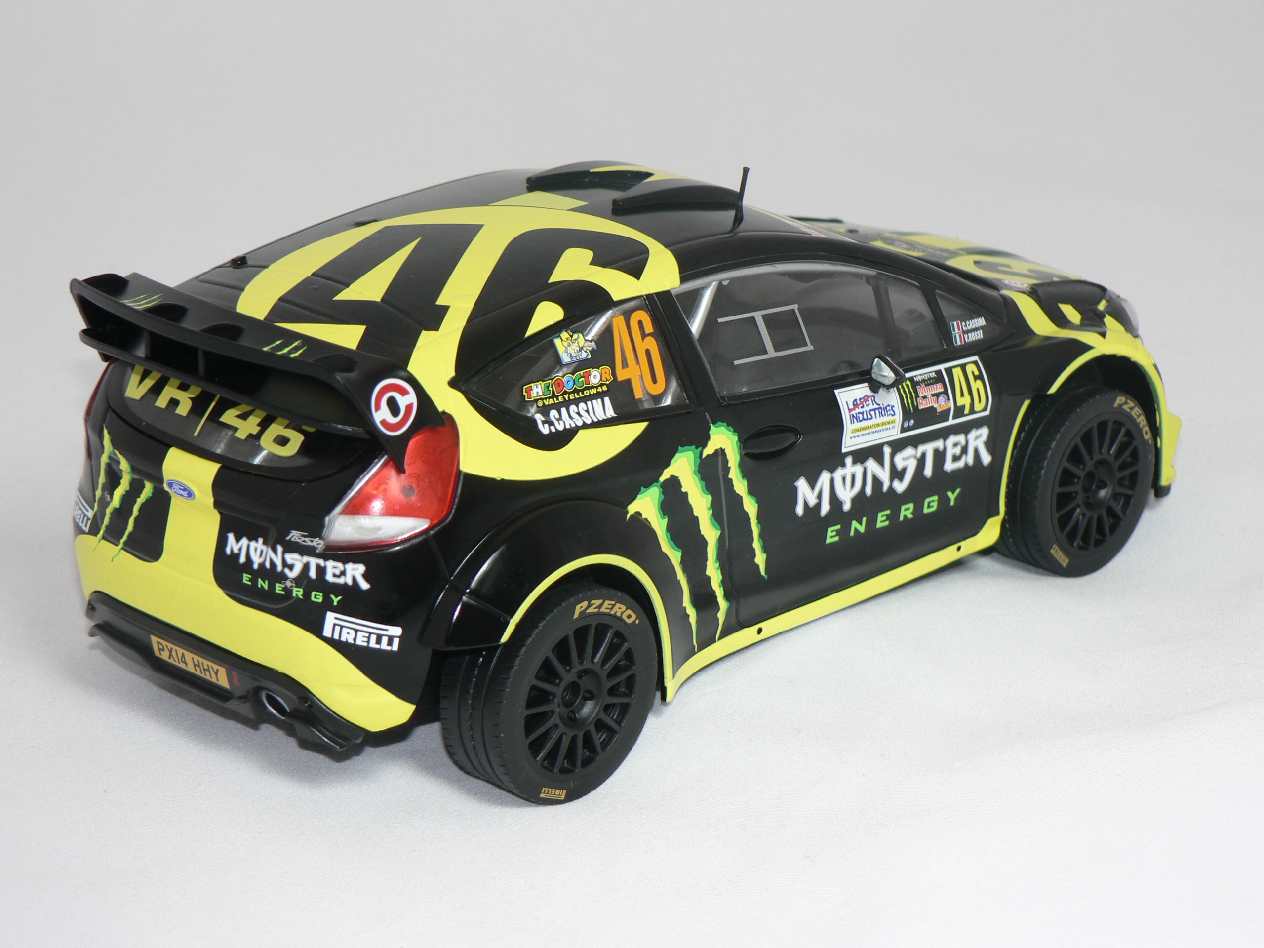 Ford Fiesta RS WRC (Monza Rally 2014) V.Rossi-C.Cassina (INGET ÖPPNINGSBART)  1:18  Ixo - 2