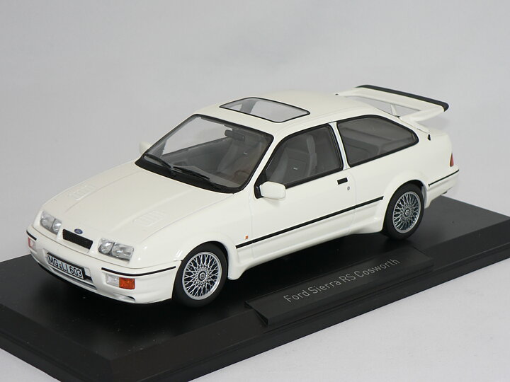 Ford Sierra RS Cosworth -1986  Vit  (INGET ÖPPNINGSBART)  New Ray  1:18  Norev