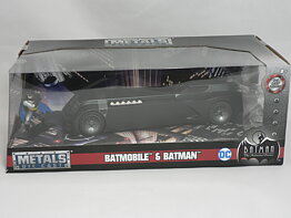  Batmobil & Batman Figur  Jada Toys Skala 1:24